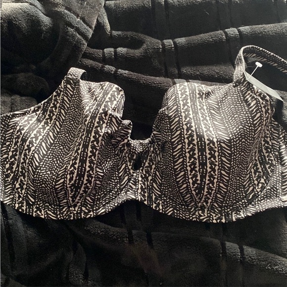 BNWT black and white bikini top - Picture 5 of 6